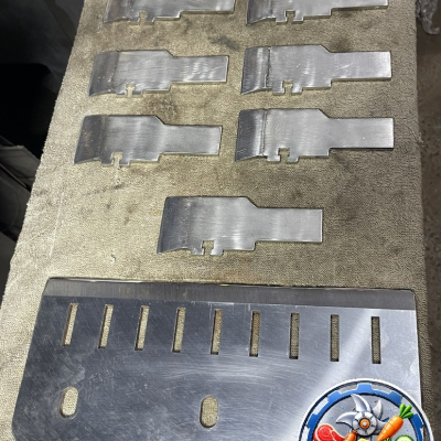 Gia Công Lưỡi Dao Cắt Gà Vuông Chuyên Nghiệp – Sắc Bền, Chính Xác, Độ Bền Cao