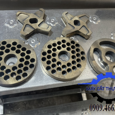 Gia công lưỡi dao, mặt sàn máy xay thịt